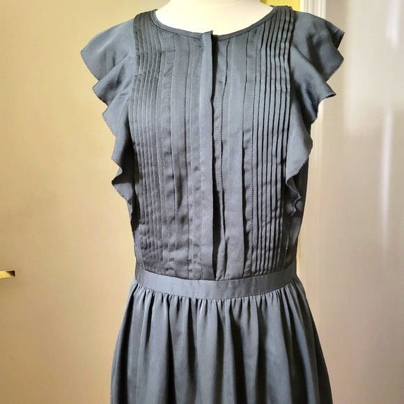 NEW Banana Republic Pintuck Flutter Sleeve Dress Grey size 6 Tall - Picture 7 of 15
